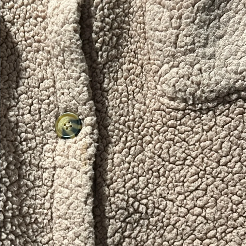 Shacket - Picture 3 of 3